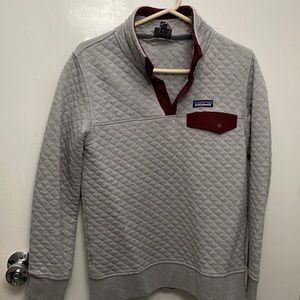 PATAGONIA S QUARTER BUTTON UP MAROON GRAY